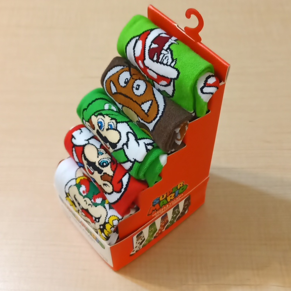Super Mario Brothers 5 Pair Crew Socks Gift Box Set